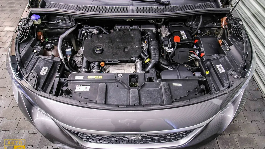 PEUGEOT 3008 -