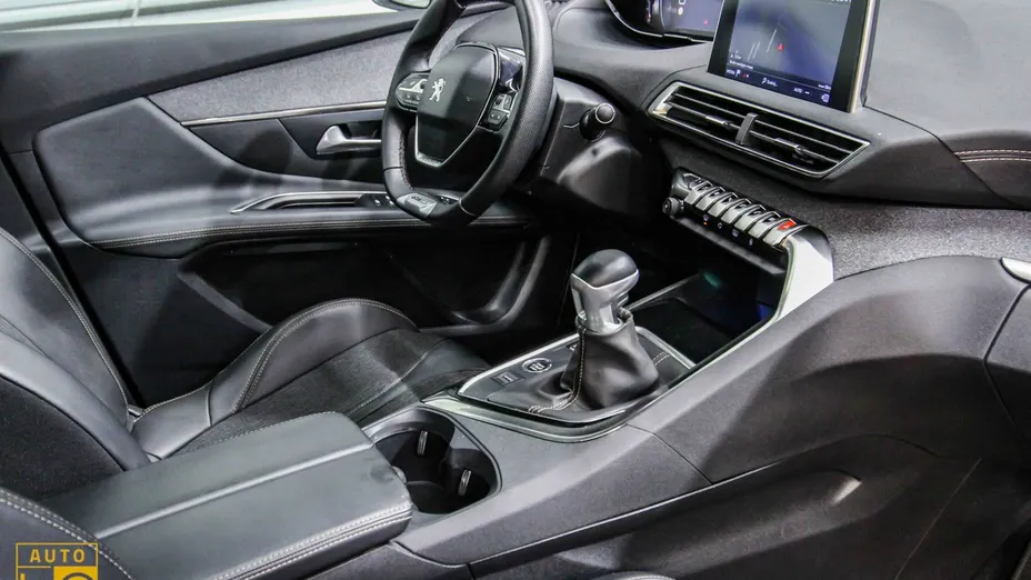 PEUGEOT 3008 -