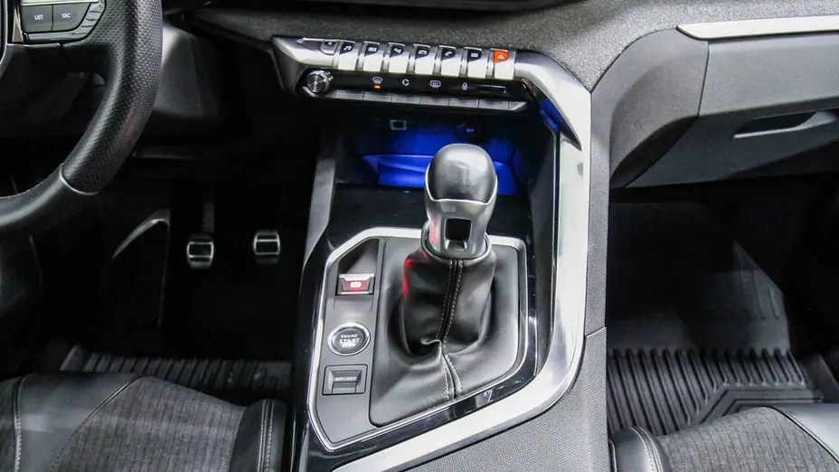 PEUGEOT 3008 -