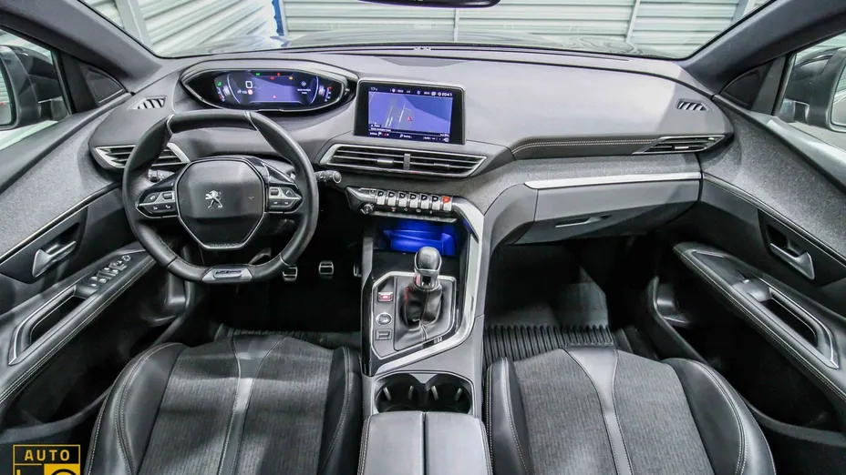PEUGEOT 3008 -