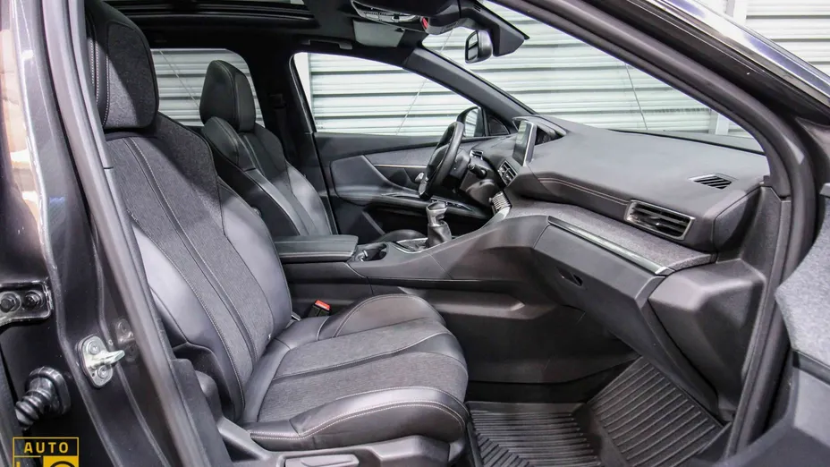 PEUGEOT 3008 -