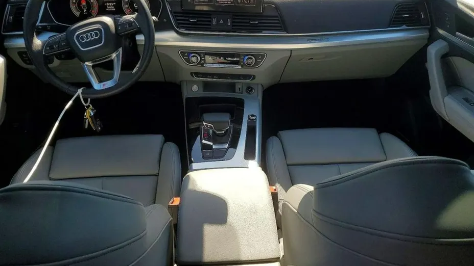 AUDI Q5 -