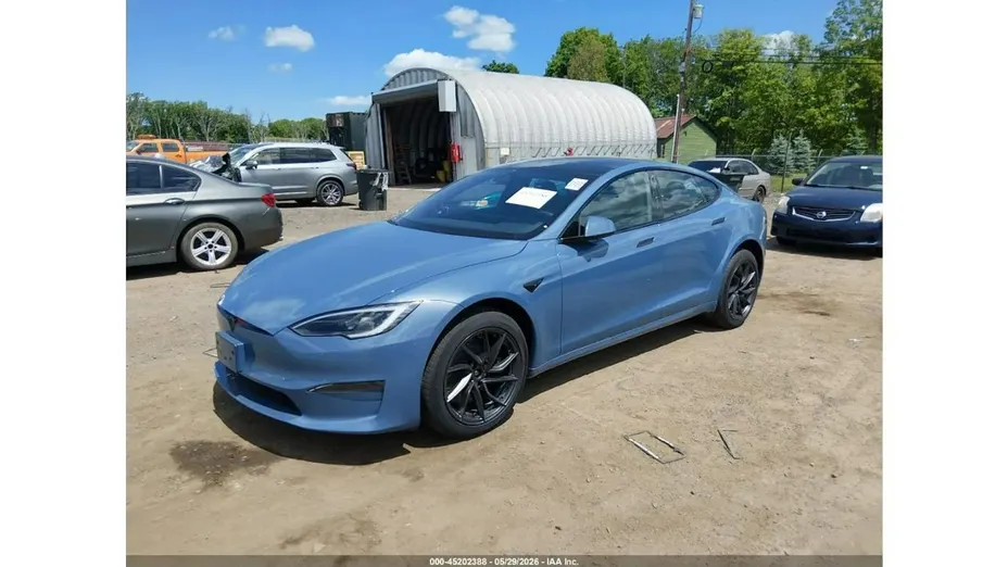 TESLA Model S -