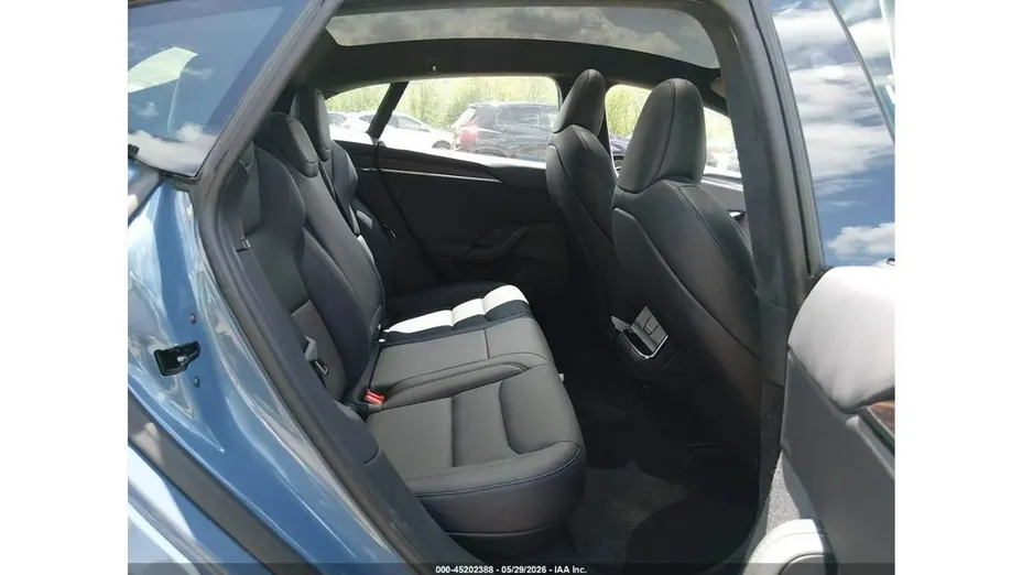TESLA Model S -