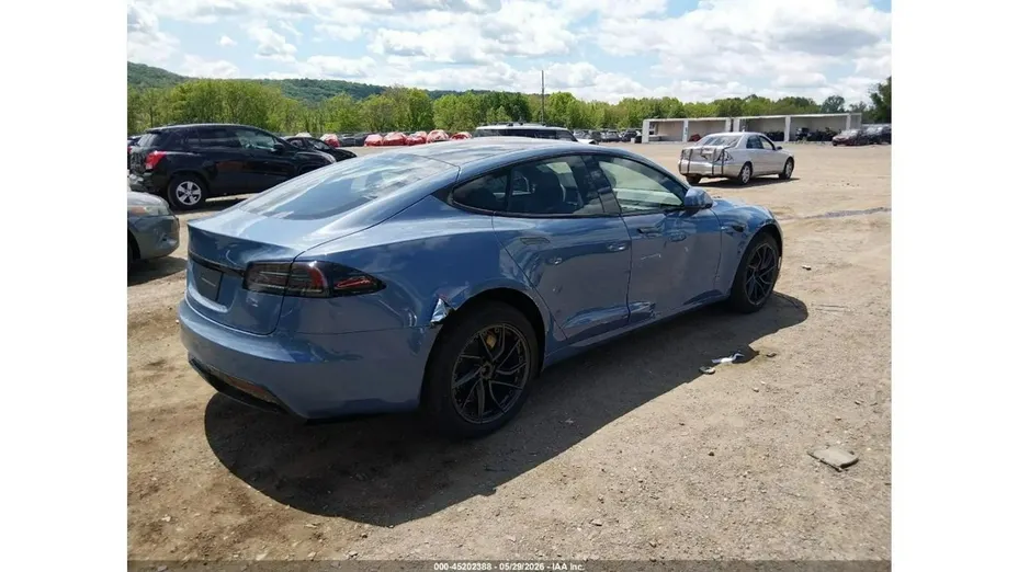 TESLA Model S -