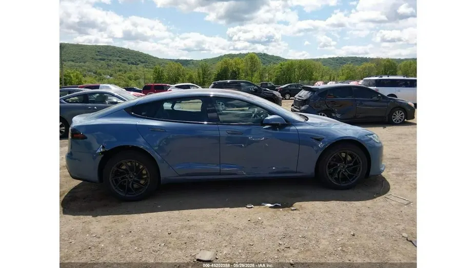 TESLA Model S -