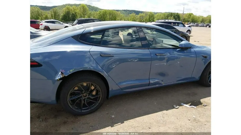 TESLA Model S -