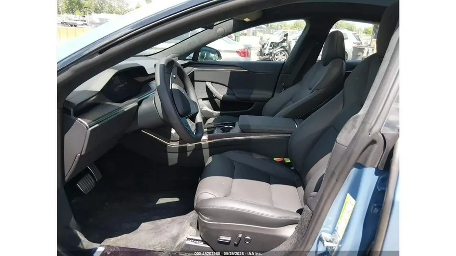 TESLA Model S -