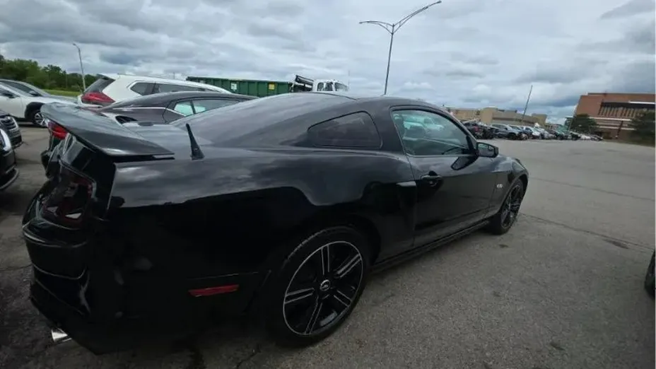 FORD Mustang -