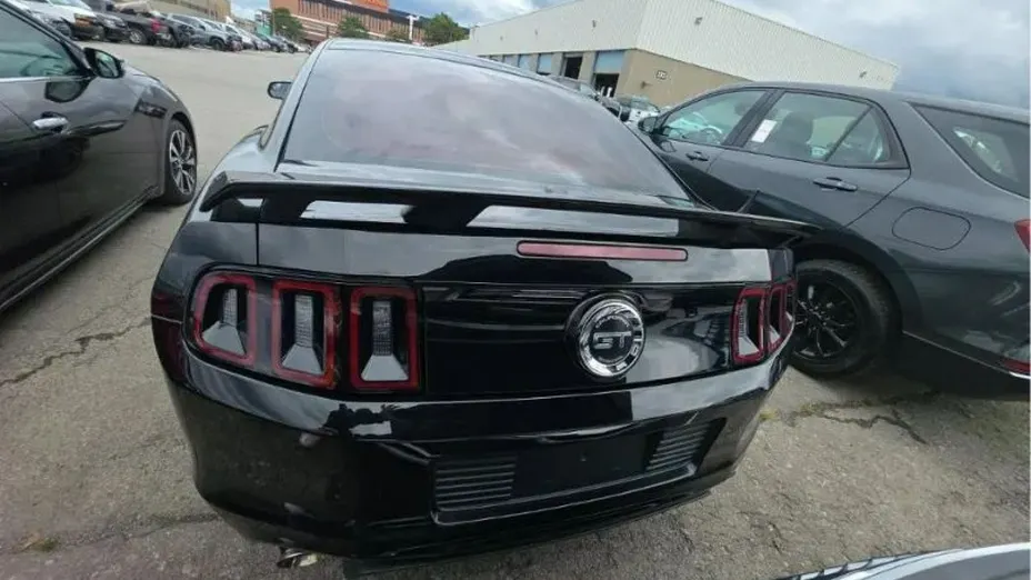 FORD Mustang -