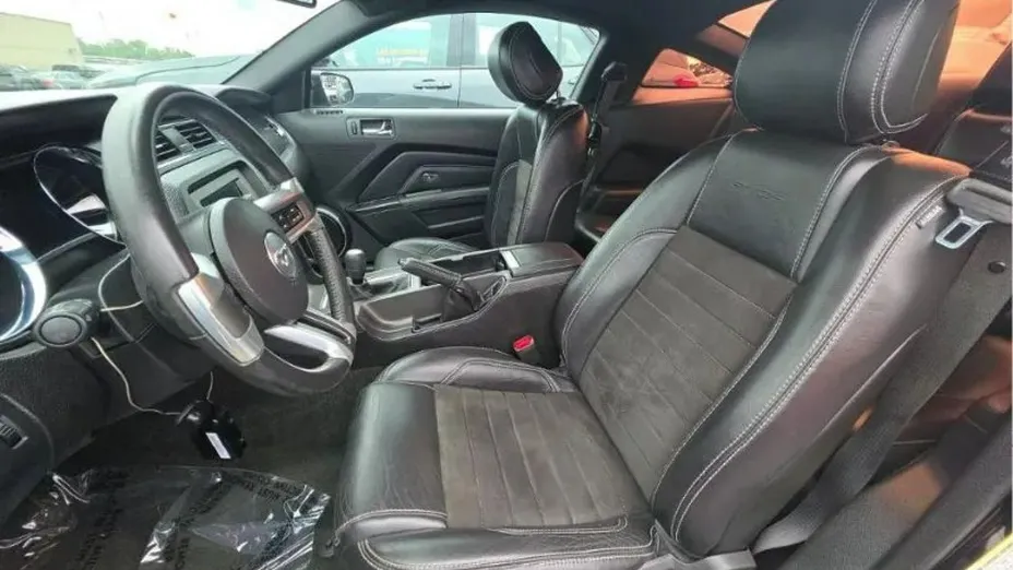 FORD Mustang -