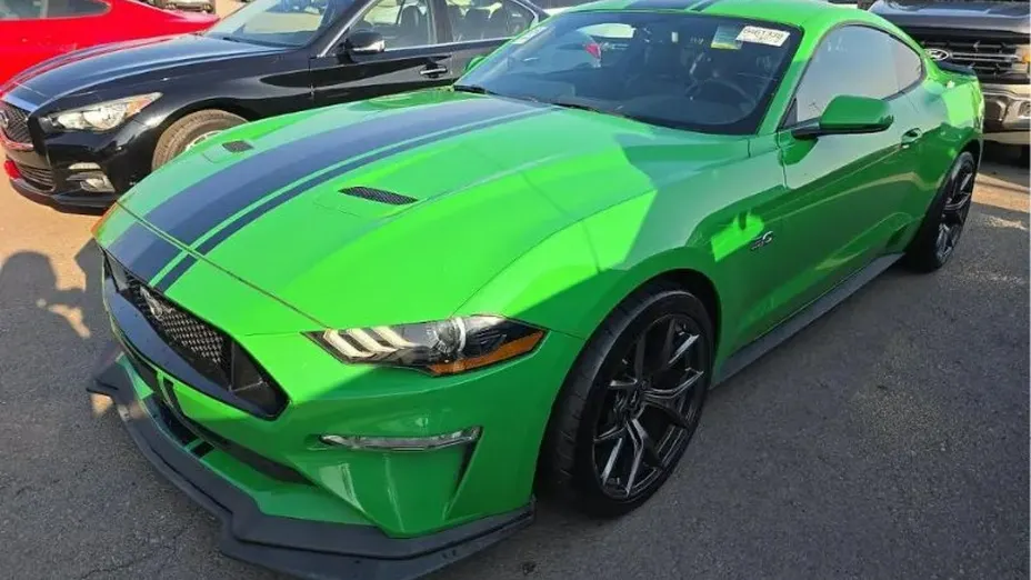 FORD Mustang -