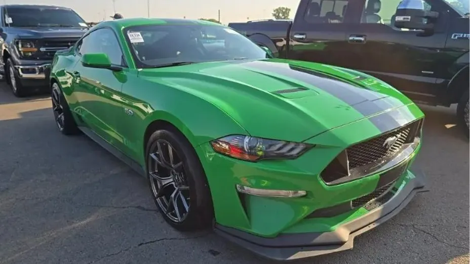 FORD Mustang -