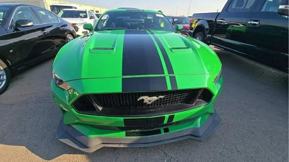 FORD Mustang -