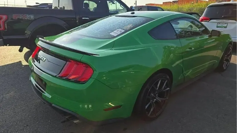 FORD Mustang -