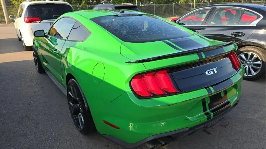 FORD Mustang -