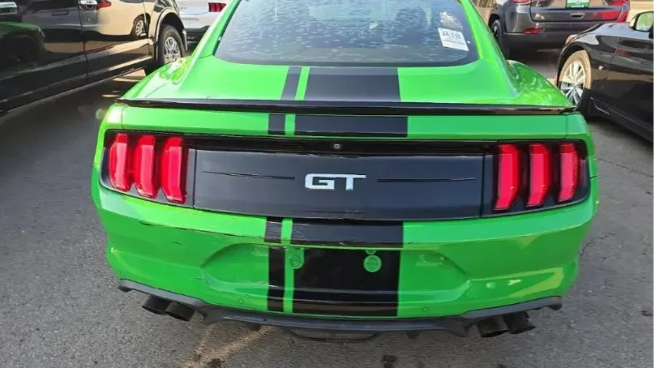FORD Mustang -