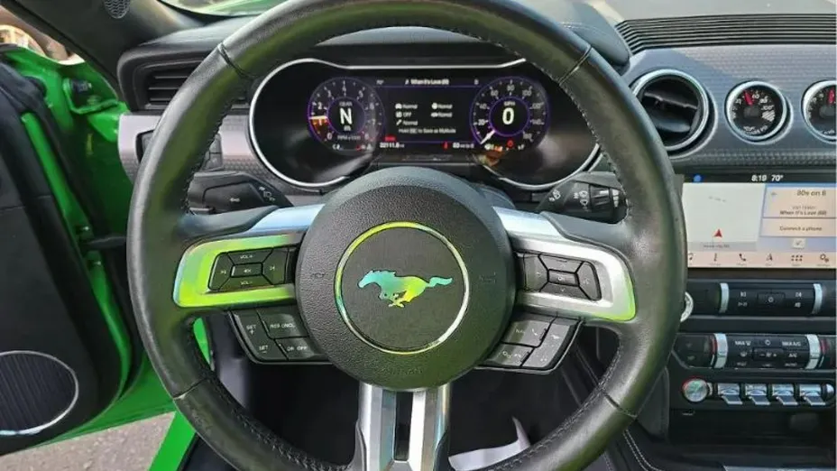 FORD Mustang -