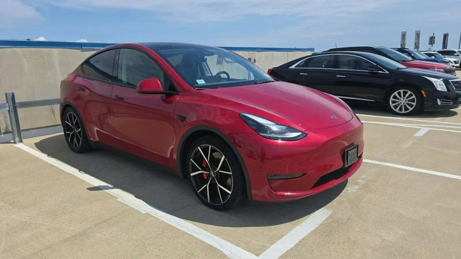 TESLA Model Y -