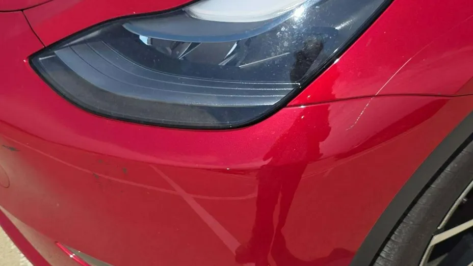 TESLA Model Y -