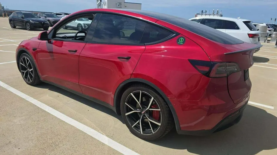TESLA Model Y -
