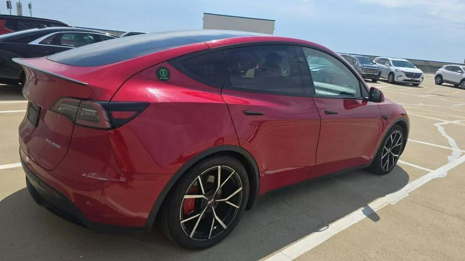 TESLA Model Y -
