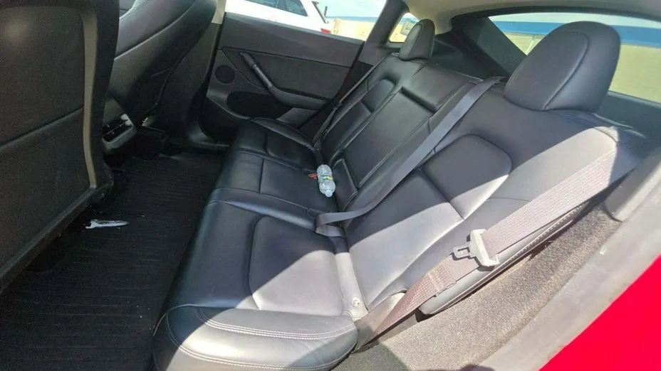 TESLA Model Y -