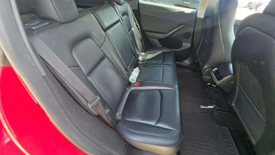 TESLA Model Y -