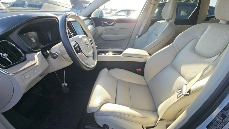 VOLVO XC60 -