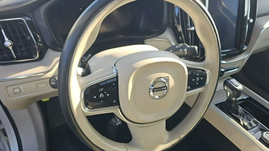 VOLVO XC60 -