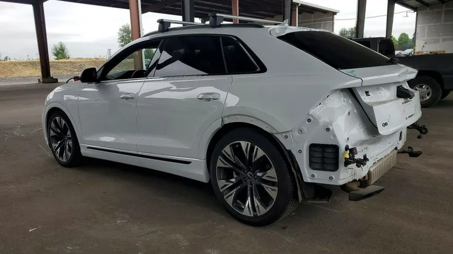 AUDI Q8 -