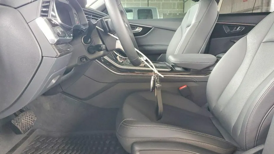 AUDI Q8 -