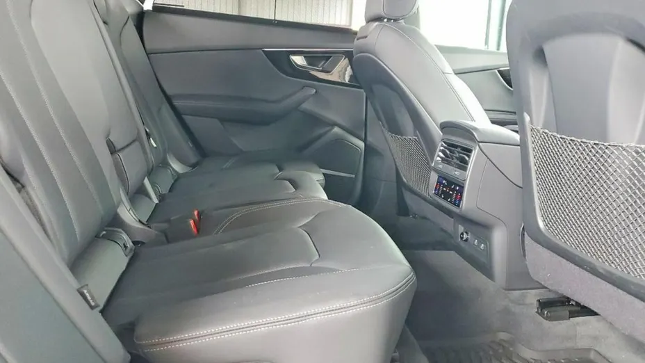 AUDI Q8 -