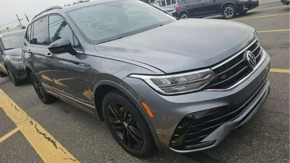 VOLKSWAGEN Tiguan -
