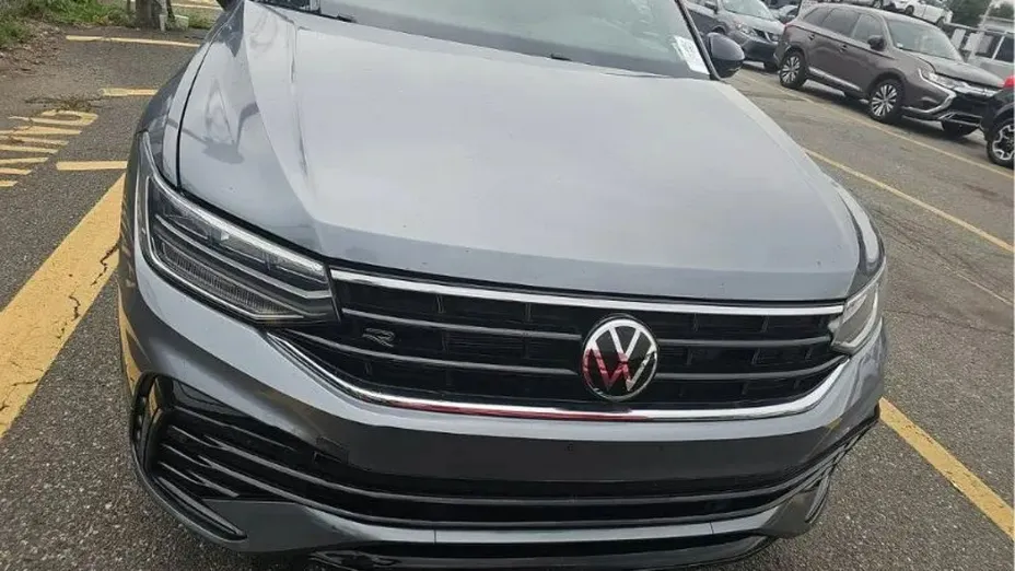 VOLKSWAGEN Tiguan -