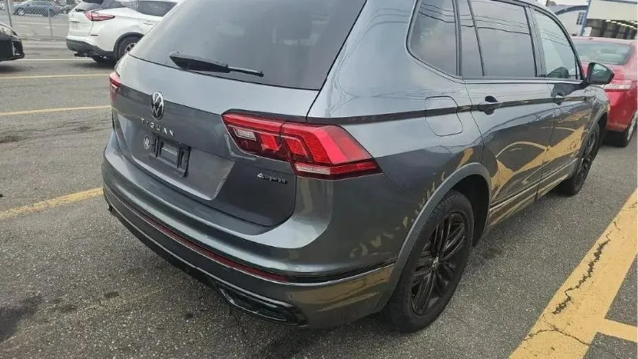 VOLKSWAGEN Tiguan -