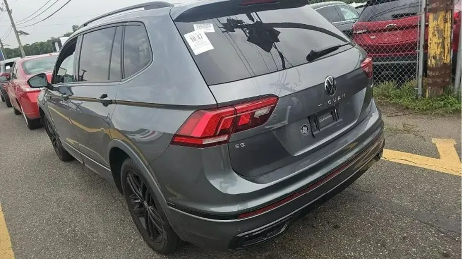 VOLKSWAGEN Tiguan -