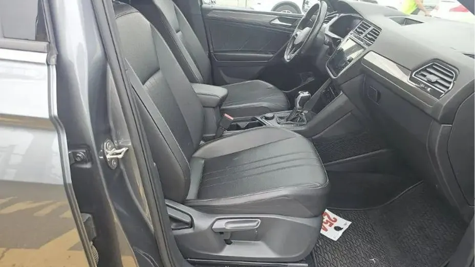 VOLKSWAGEN Tiguan -
