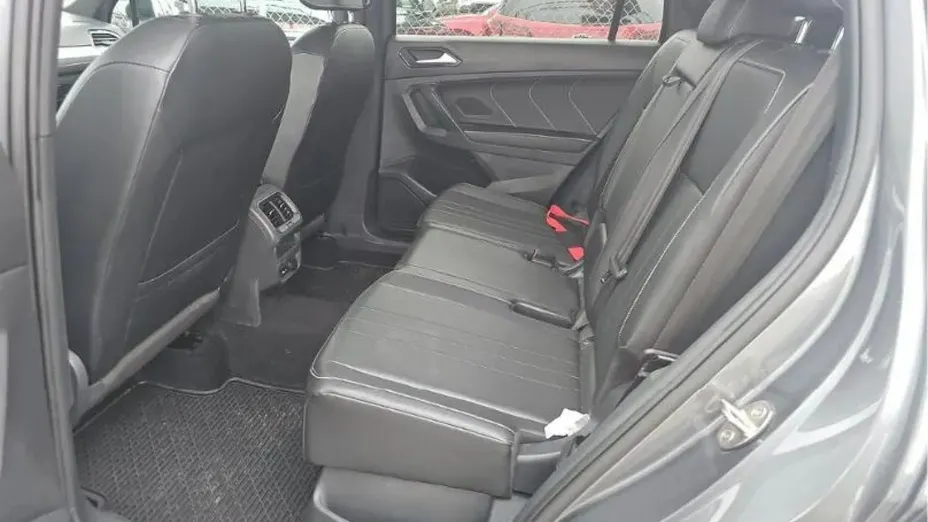 VOLKSWAGEN Tiguan -