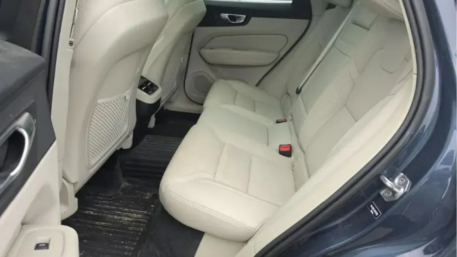 VOLVO XC60 -