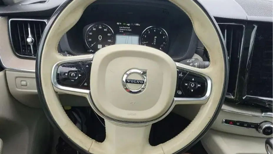 VOLVO XC60 -
