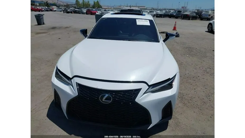 LEXUS IS -