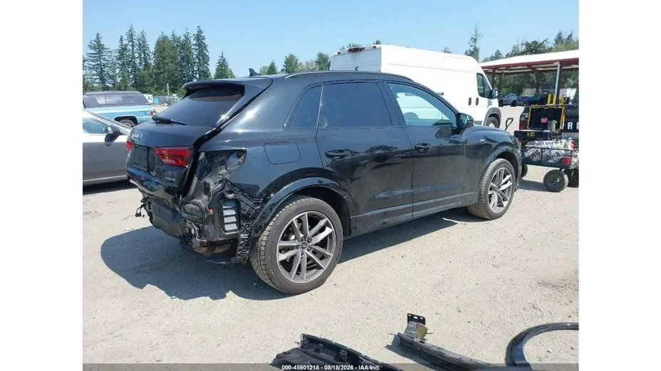 AUDI Q3 -
