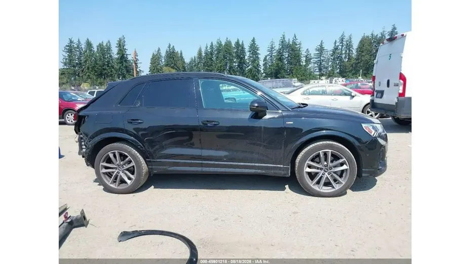 AUDI Q3 -