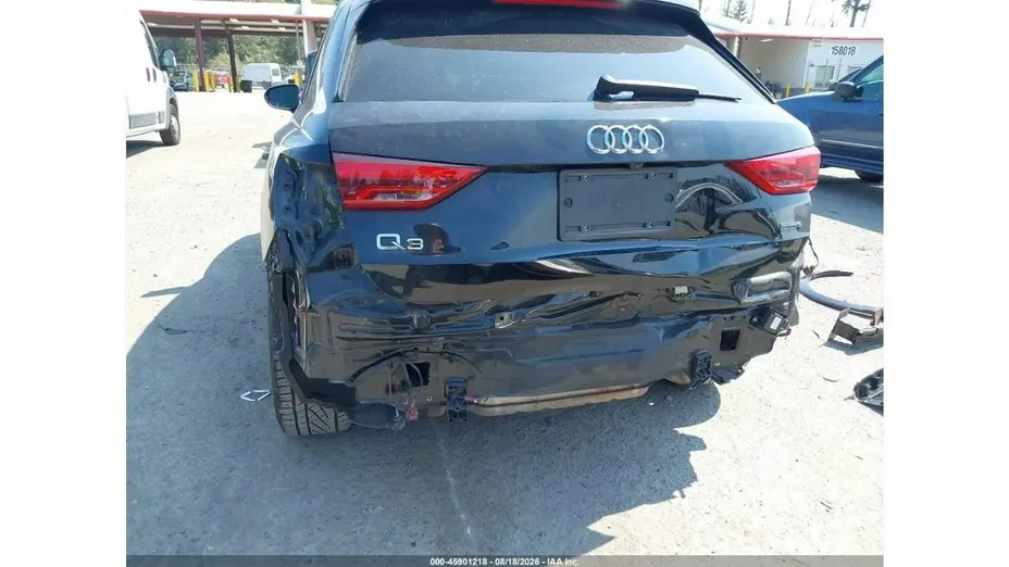 AUDI Q3 -