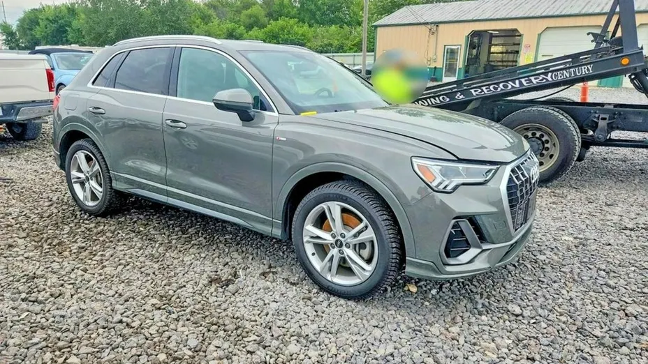 AUDI Q3 -