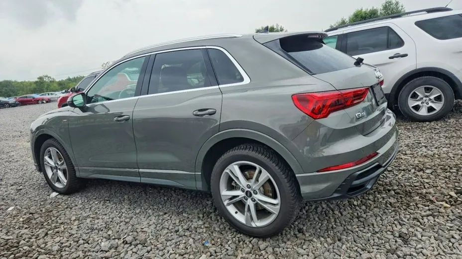 AUDI Q3 -