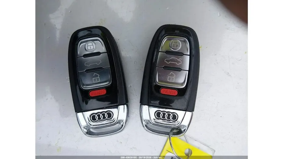 AUDI A8 -