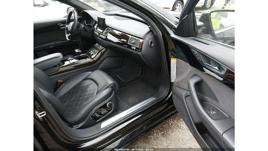 AUDI A8 -