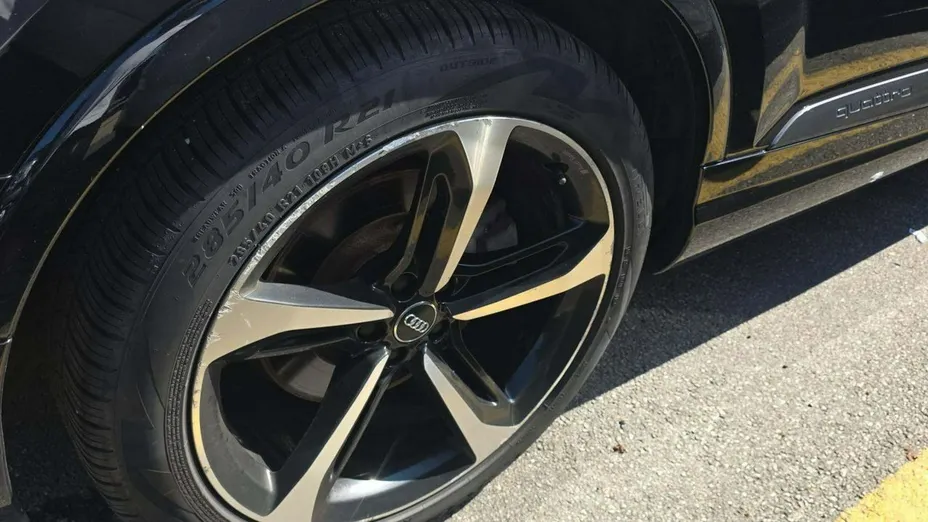 AUDI Q7 -